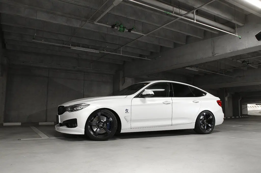 Ind F34 Gt 3-Series Painted Fender Trim 1