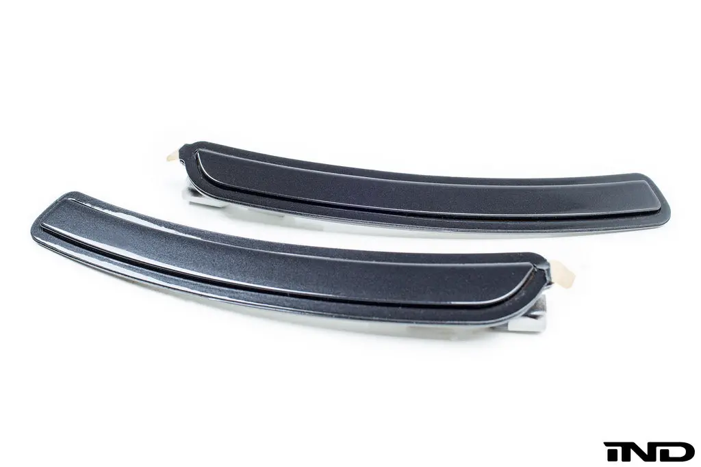 Ind I12 I8 Painted Front Reflector Set 1
