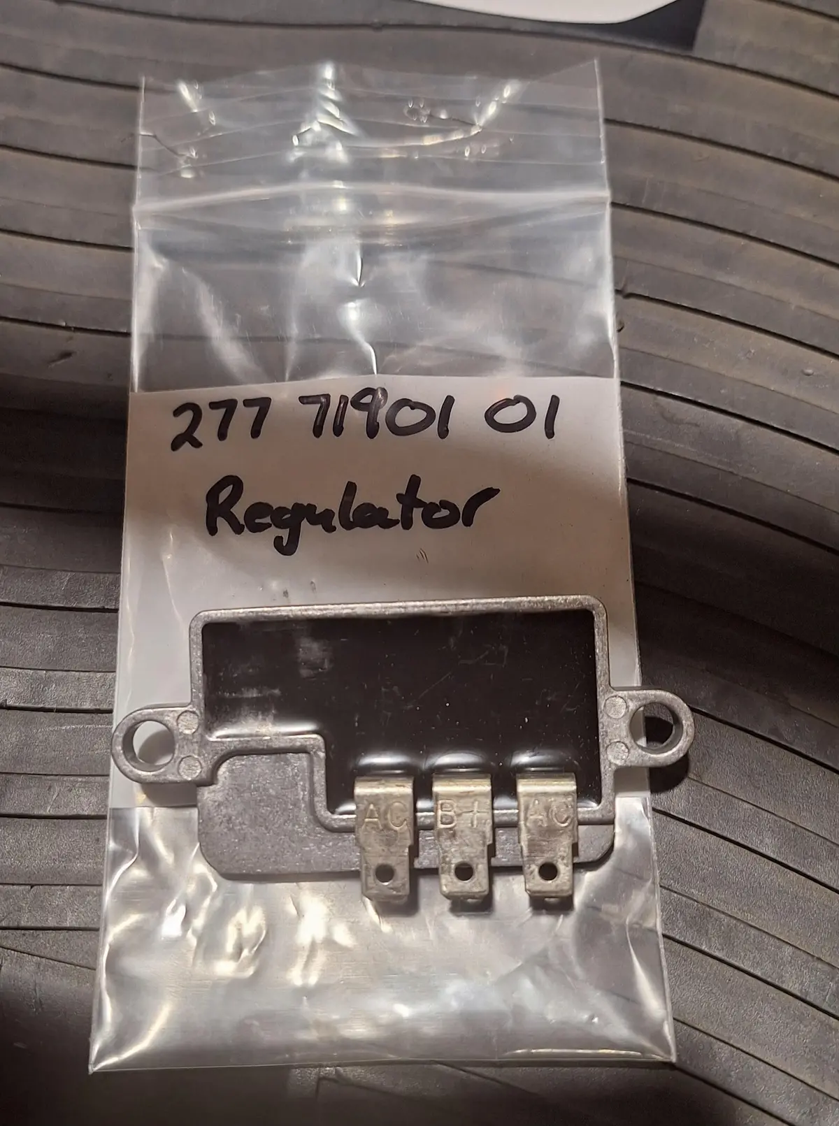 277-71901-01 Regulator 200 Watt Robin Subaru 1