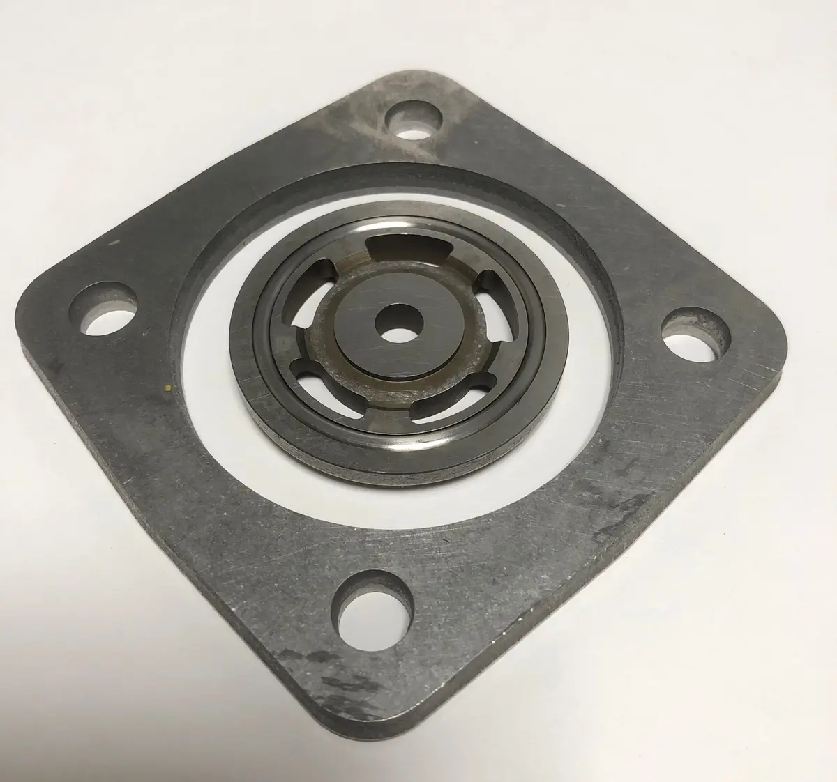 Pb012013/White 300012013 Commutator Assy White/Dixie Chopper 1