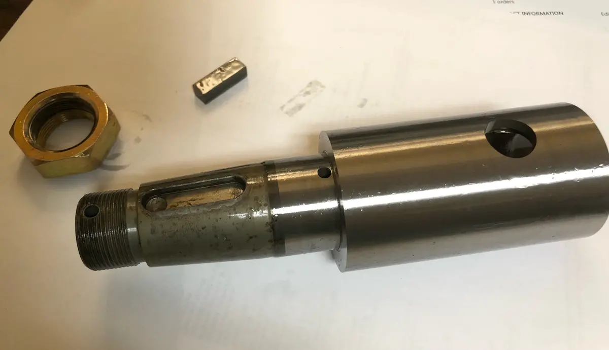 500011300 1 1/4" Tapered Threaded Shaft White Hydraulics 1