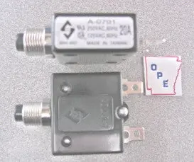 75207Gs/B7020 Circuit Breaker 20 Amp Briggs // Same As 75207 Generac  Two Shown Sold Each  Su-14-5/W3 1