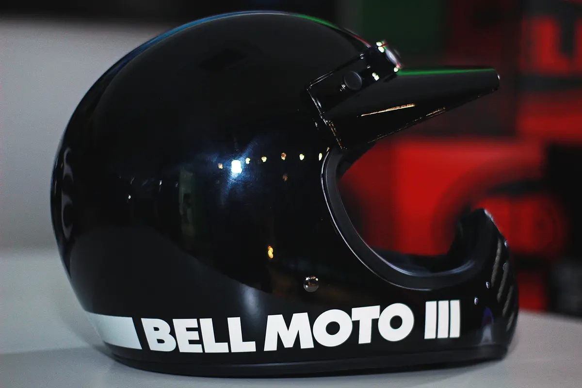 Bell Helmet Moto-3 (Classic Black) 1
