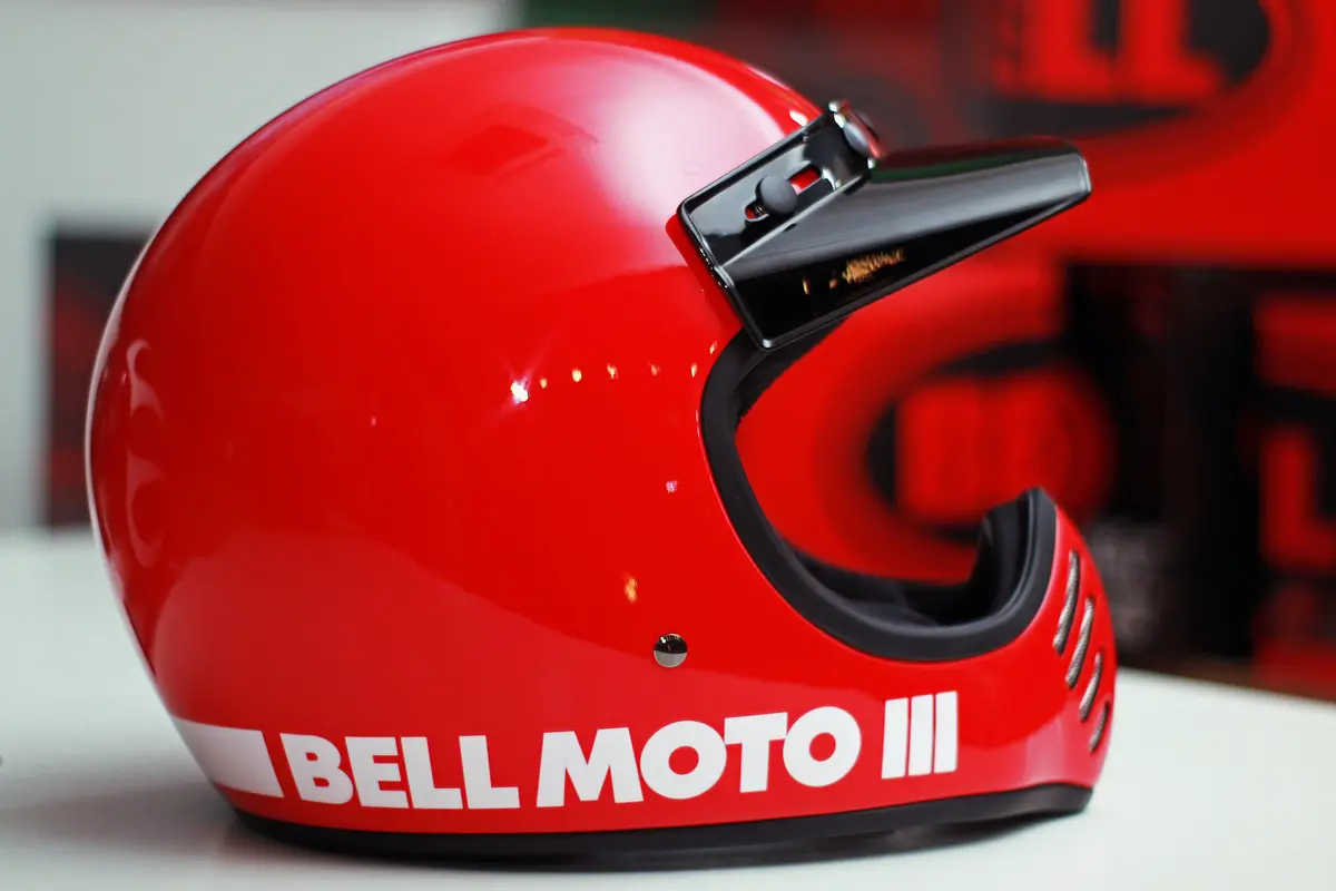 Bell Helmet Moto-3 (Classic Red) 1