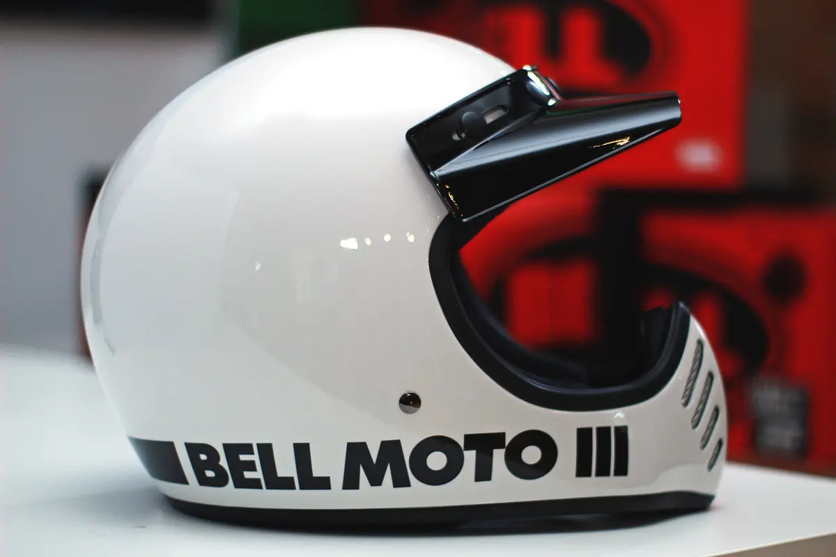 Bell Helmet Moto-3 (Classic White) 1