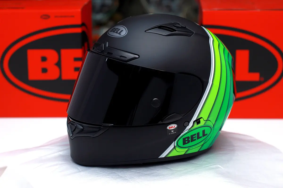 Bell Helmet Qualifier Dlx Mips (Illusion Matte/Gloss Black/Green) 1