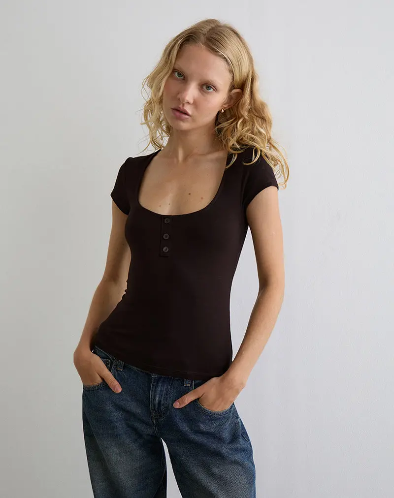 Vibian Short Sleeve Top In Chocolate Brown 1