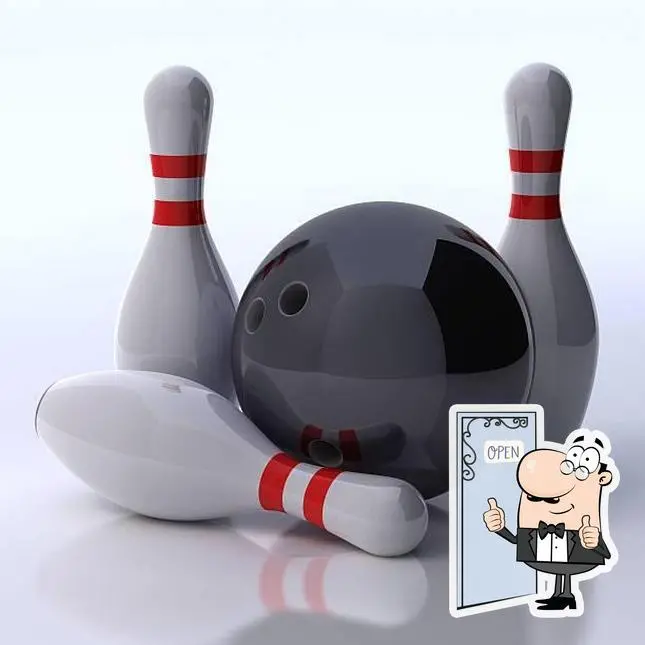 Whirl-I-Gig - Family Package (4 Games, 4 Sets Of Shoe Rentals, Xl Pizza, Pitcher Of Soda) 1