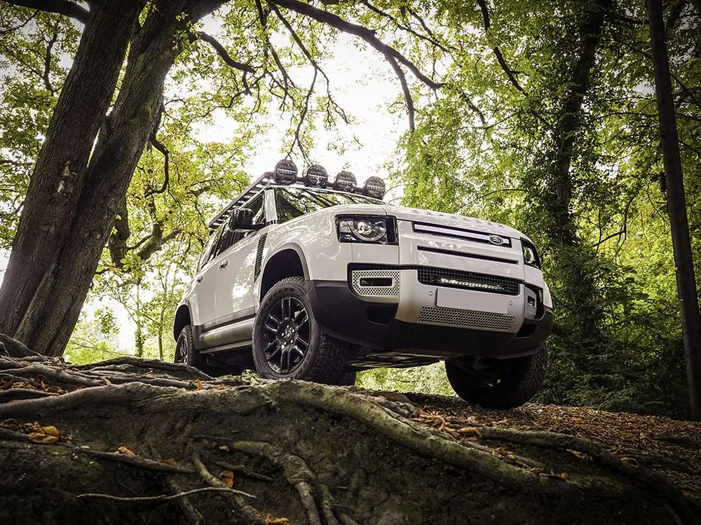 Land Rover Defender (2020+) - Linear-18 Grille Kit 1