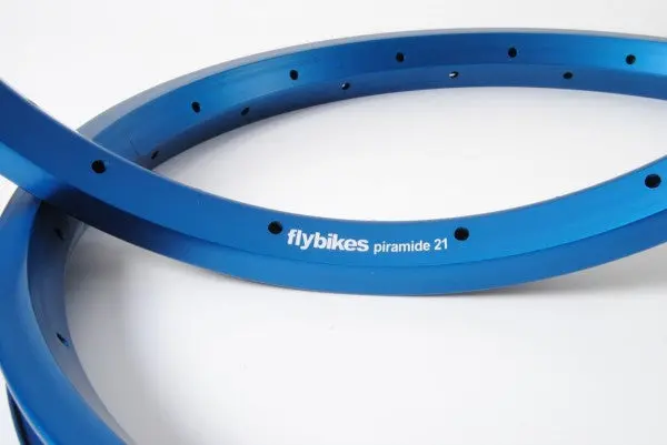 Fly Pyramide Rim 1