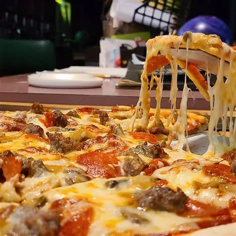 Whirl-I-Gig - Xl Specialty Pizza And Cheese Sticks 1
