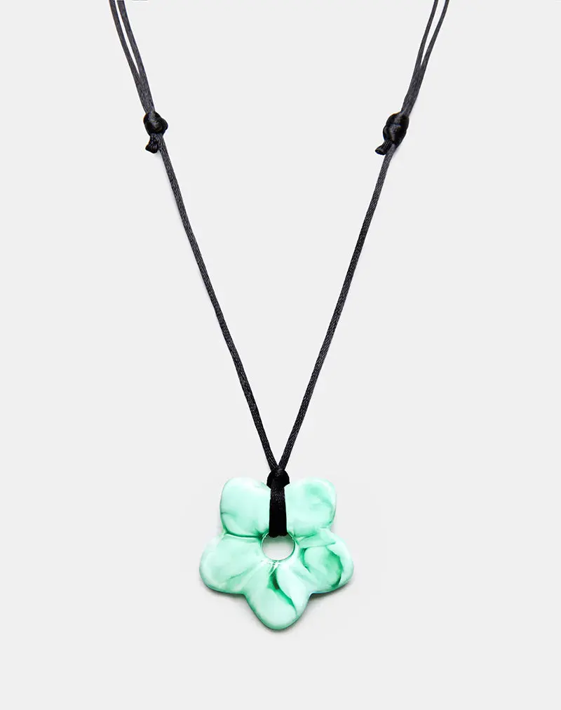 Flower Necklace In Resin Green 1